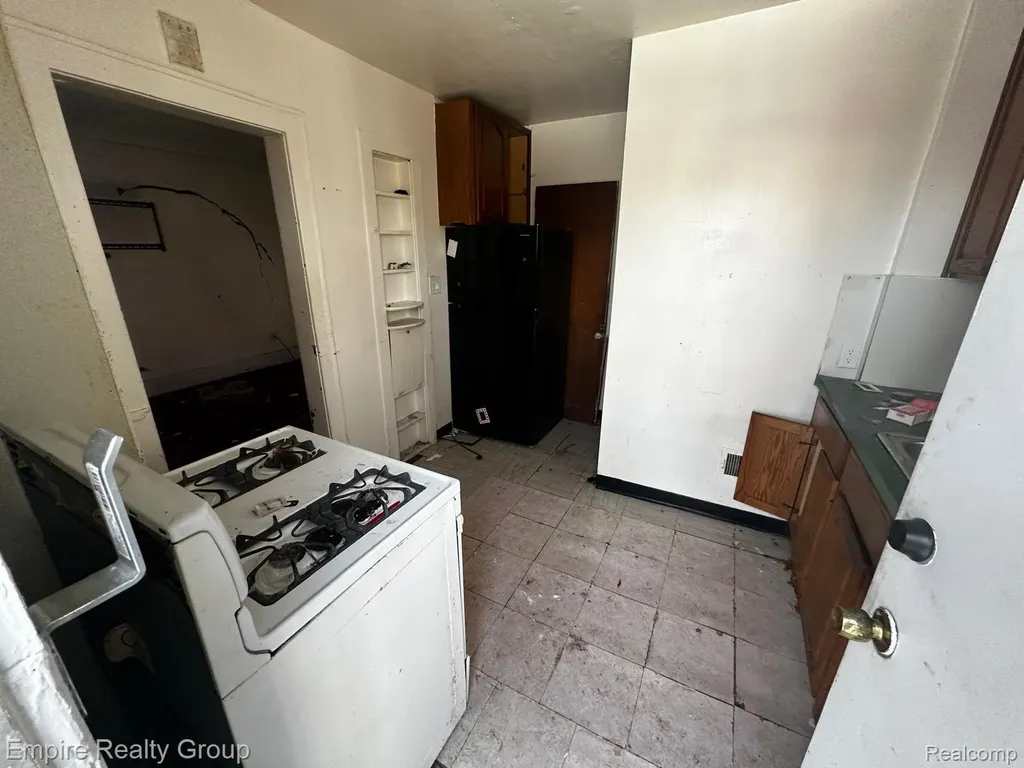9326 Ward Street Detroit City MI 48228