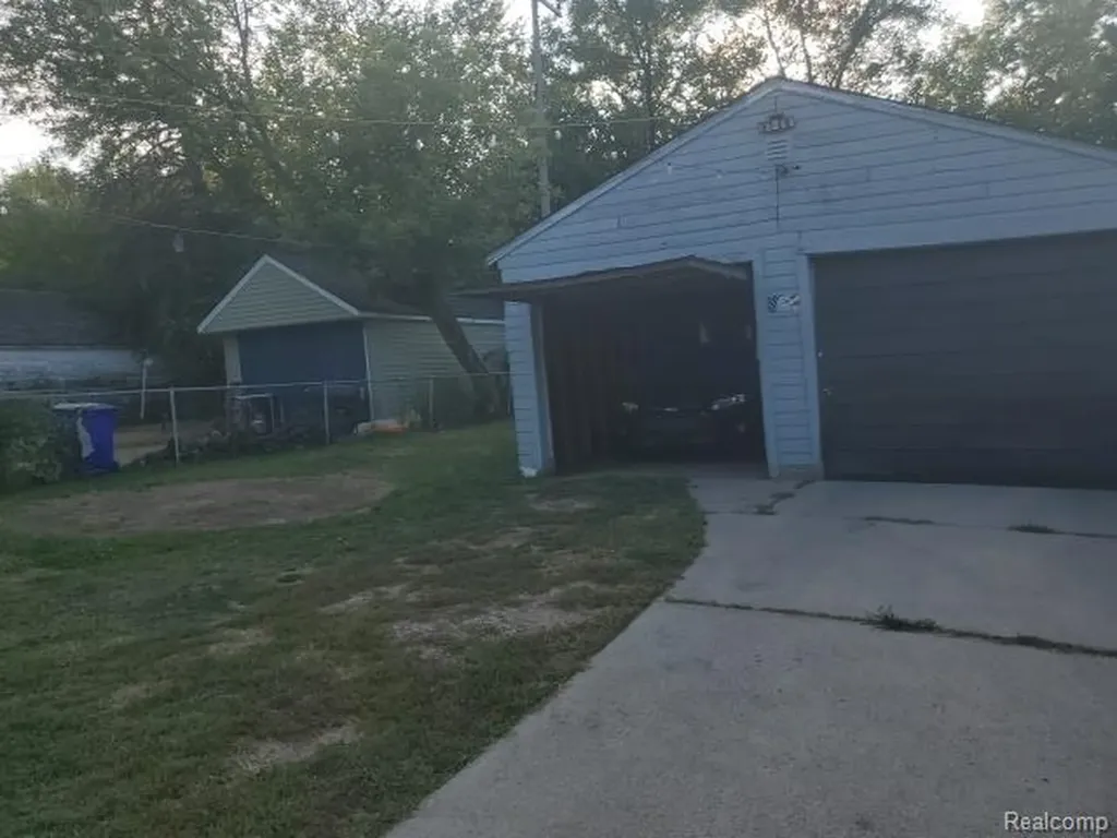 7407 Rosemont Avenue Detroit City MI 48228