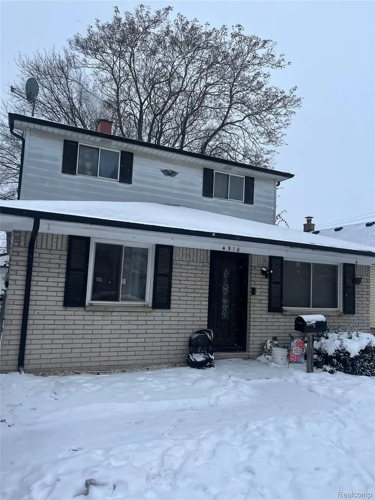 4910 Westpoint Street Dearborn Heights City MI 48125