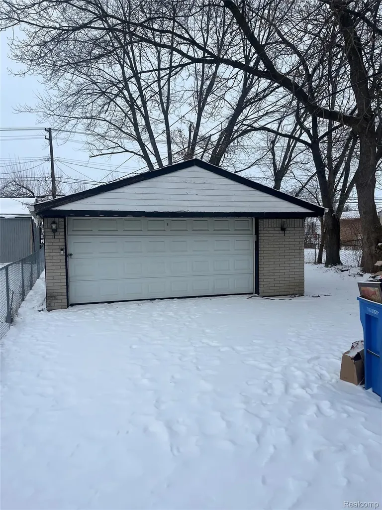 4910 Westpoint Street Dearborn Heights City MI 48125