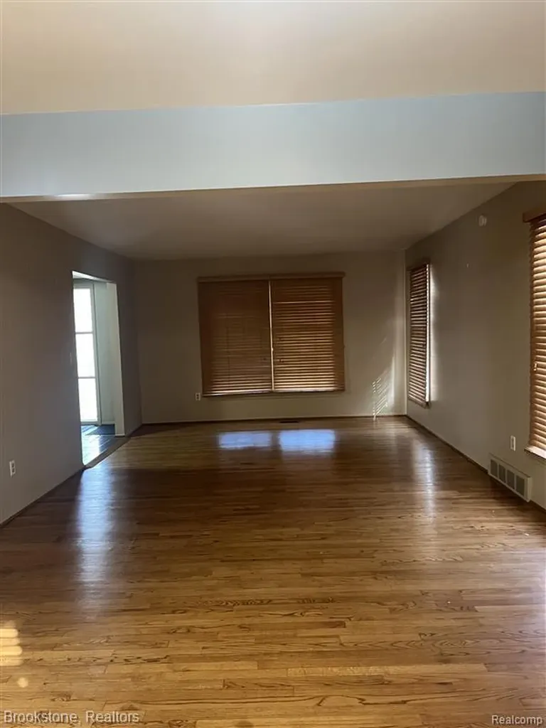 28917 Ramblewood Drive Farmington Hills City MI 48334