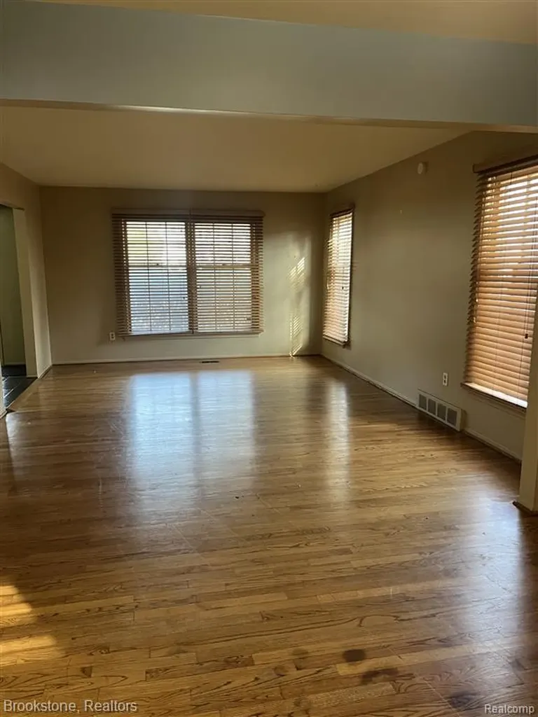 28917 Ramblewood Drive Farmington Hills City MI 48334