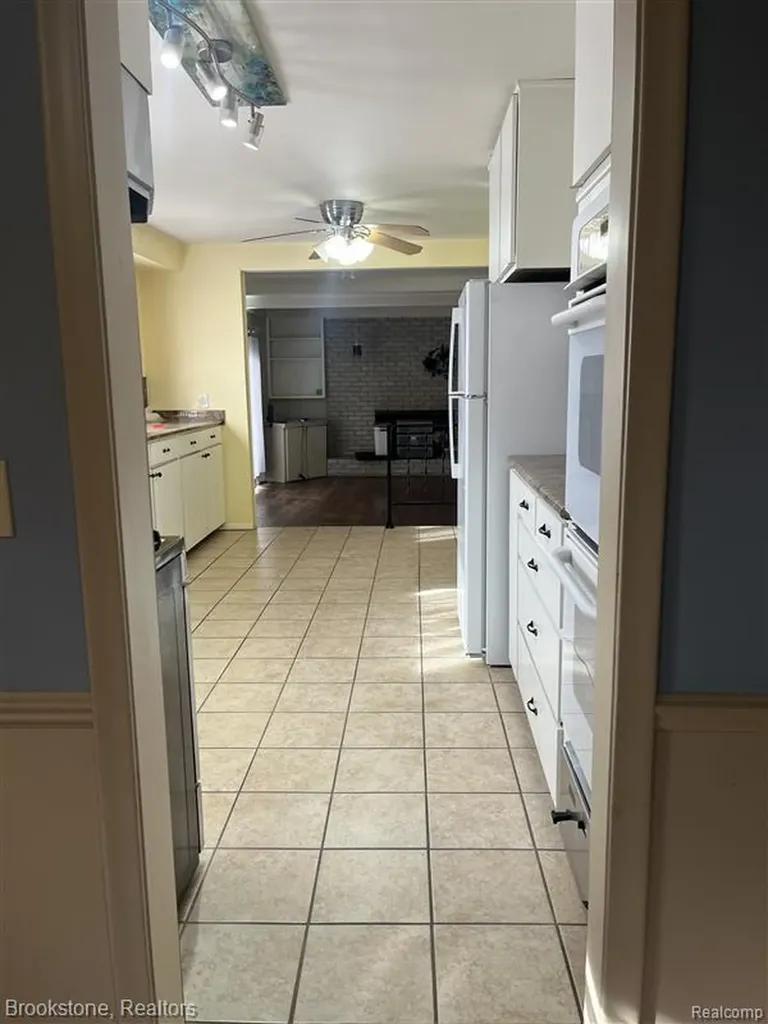 28917 Ramblewood Drive Farmington Hills City MI 48334