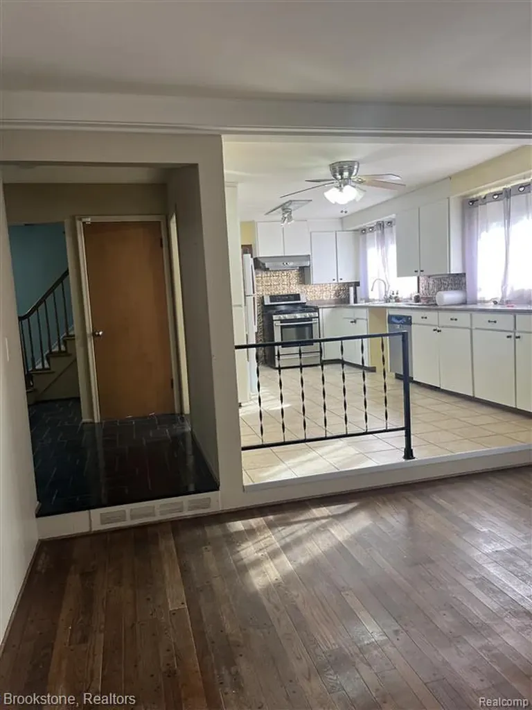 28917 Ramblewood Drive Farmington Hills City MI 48334