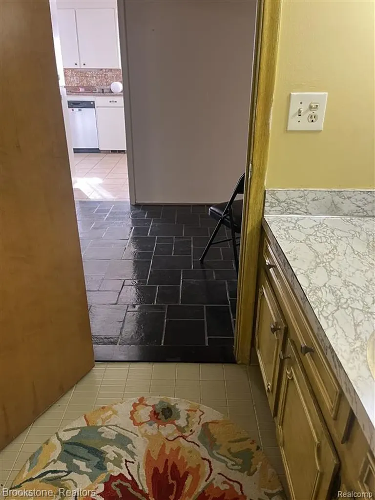 28917 Ramblewood Drive Farmington Hills City MI 48334