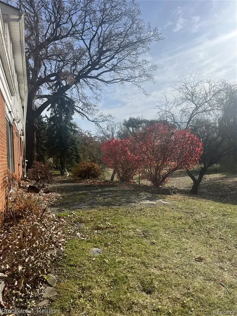 28917 Ramblewood Drive Farmington Hills City MI 48334
