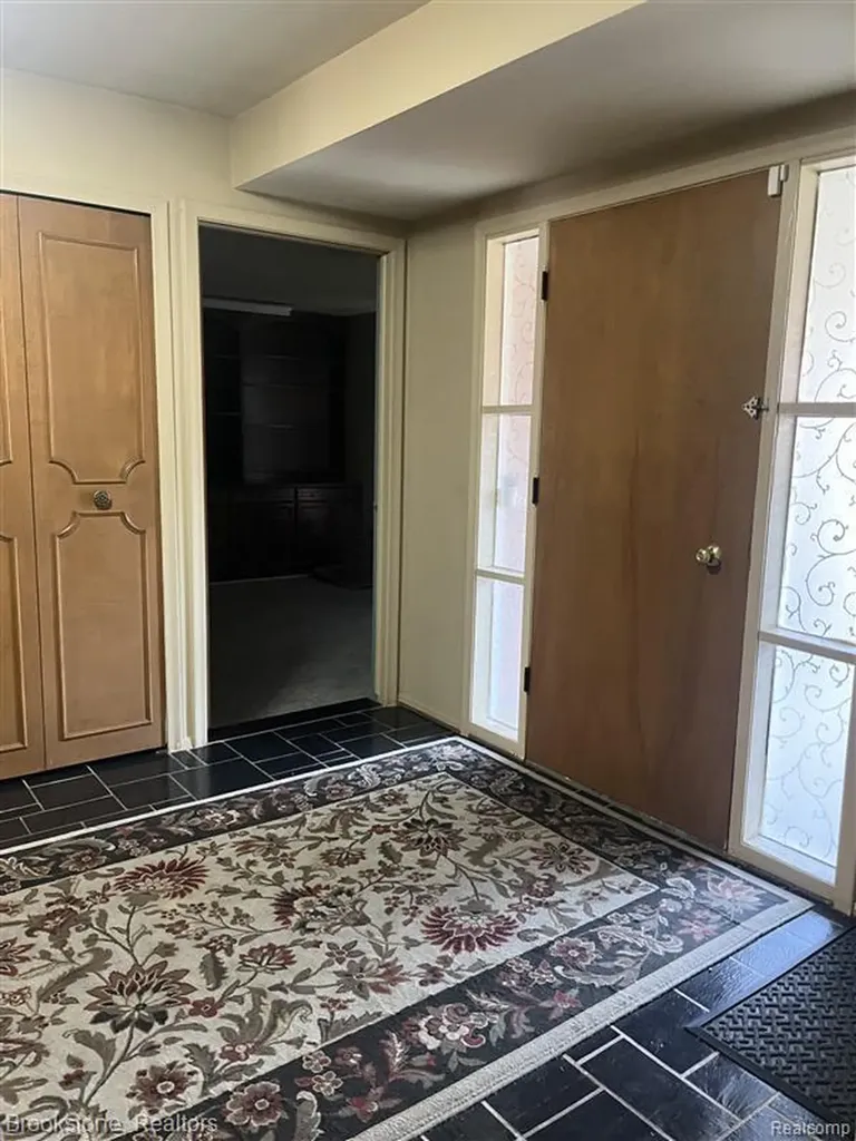 28917 Ramblewood Drive Farmington Hills City MI 48334