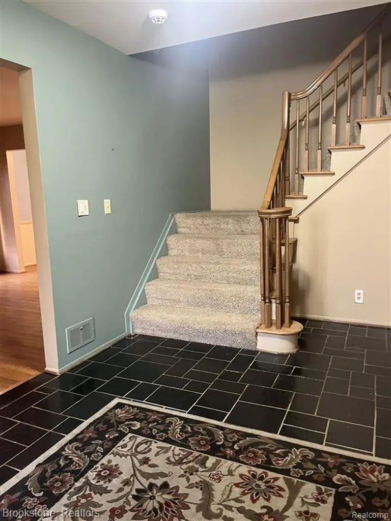 28917 Ramblewood Drive Farmington Hills City MI 48334