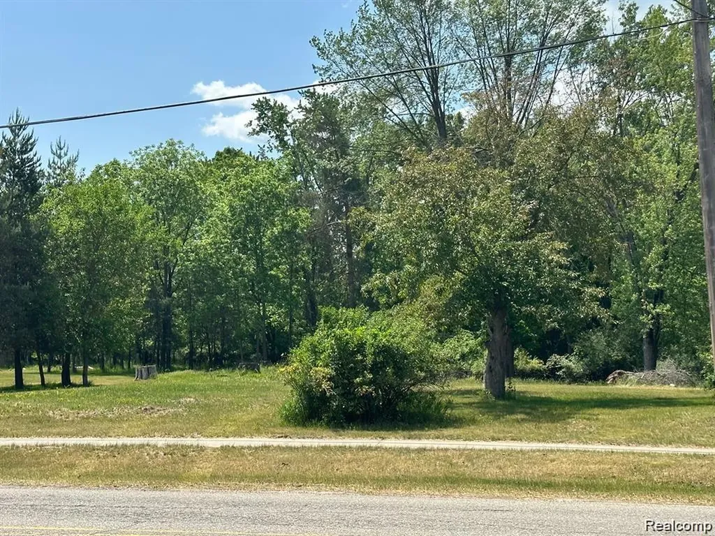 2043 S Long Lake Road Fenton City MI 48430