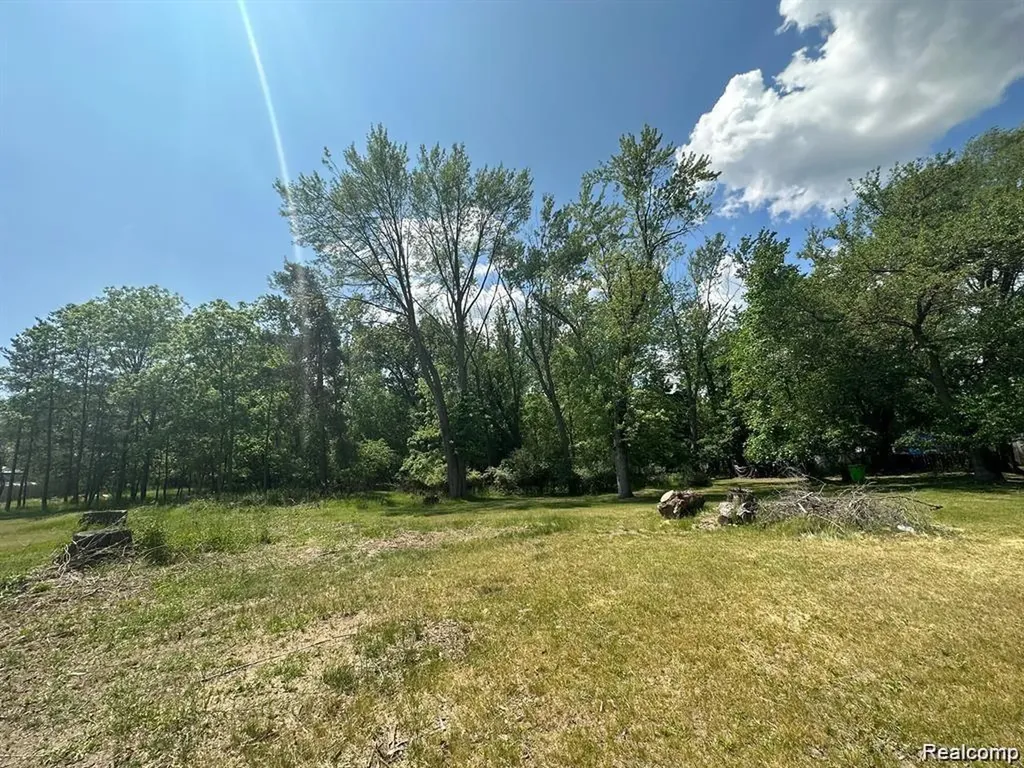 2047 S Long Lake Road Fenton City MI 48430