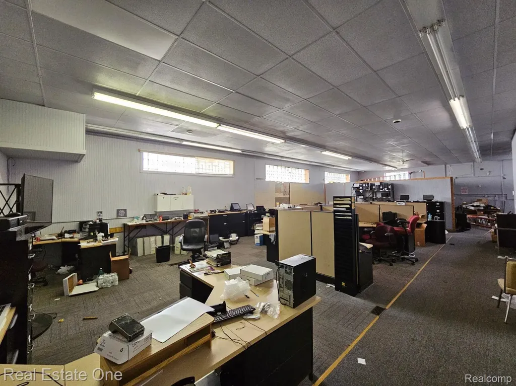 1586 Fort Street Lincoln Park City MI 48146