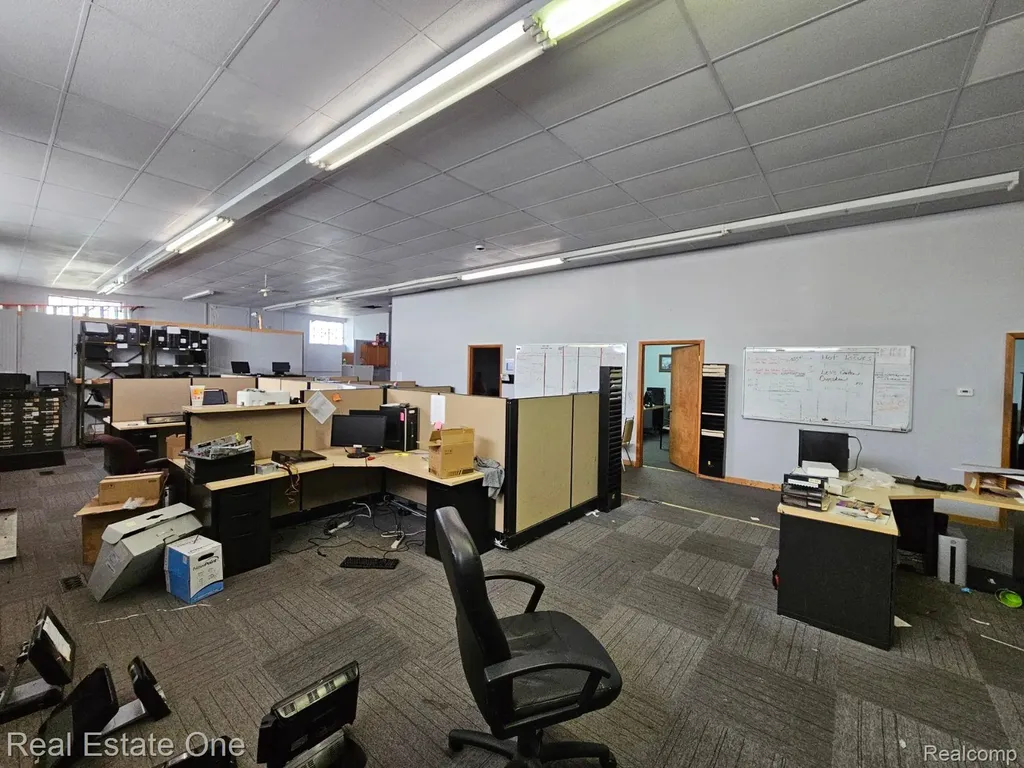 1586 Fort Street Lincoln Park City MI 48146