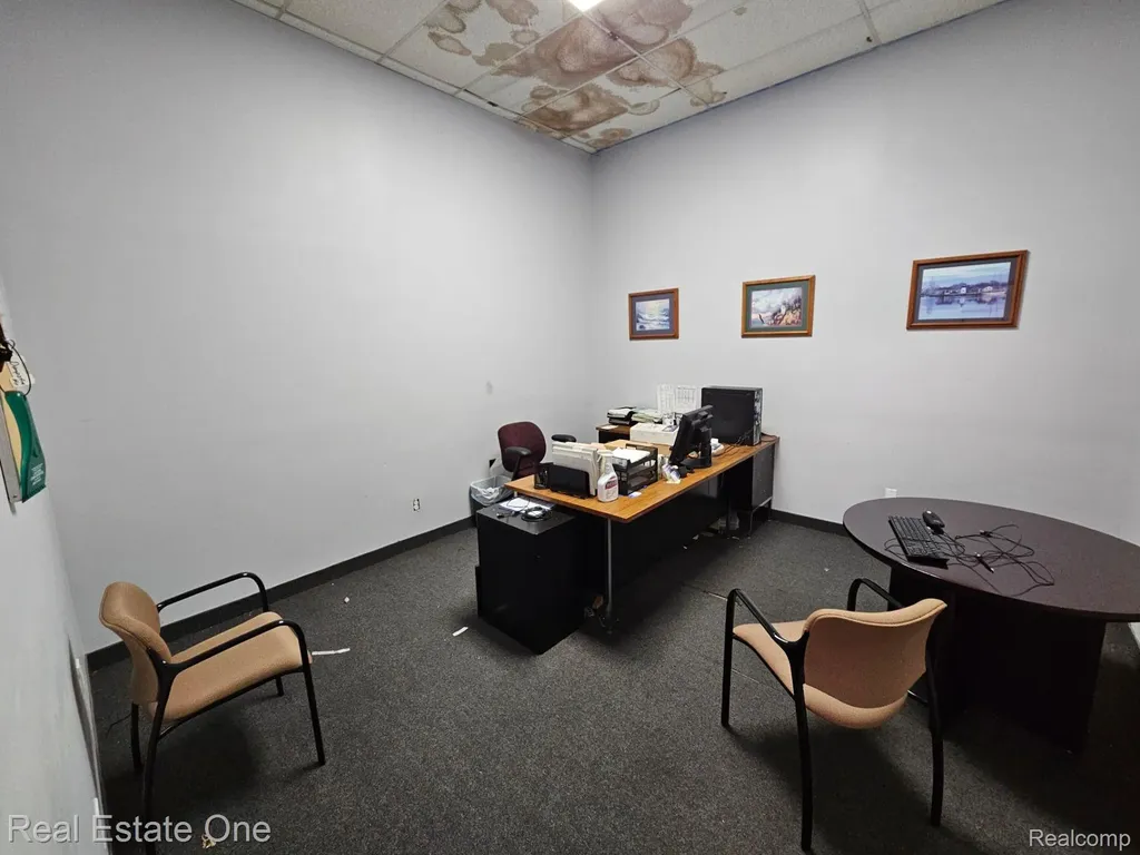 1586 Fort Street Lincoln Park City MI 48146
