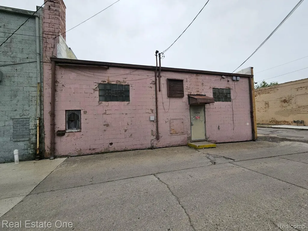 1586 Fort Street Lincoln Park City MI 48146
