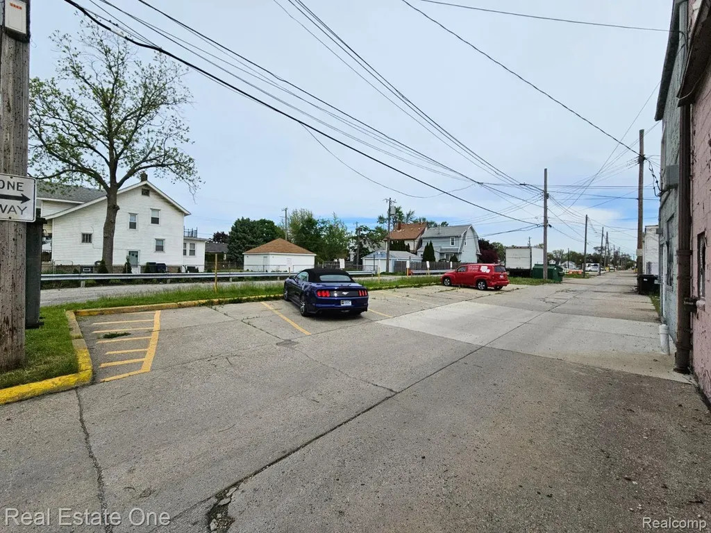 1586 Fort Street Lincoln Park City MI 48146