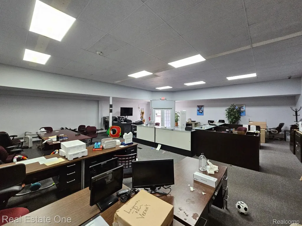 1586 Fort Street Lincoln Park City MI 48146