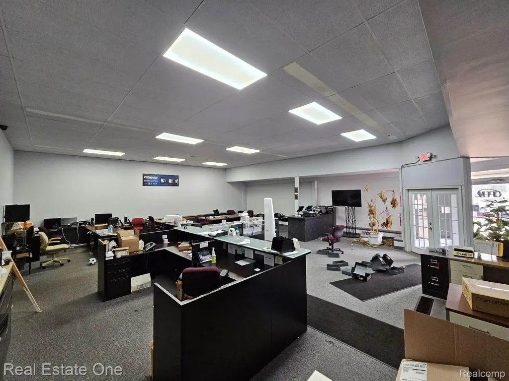 1586 Fort Street Lincoln Park City MI 48146