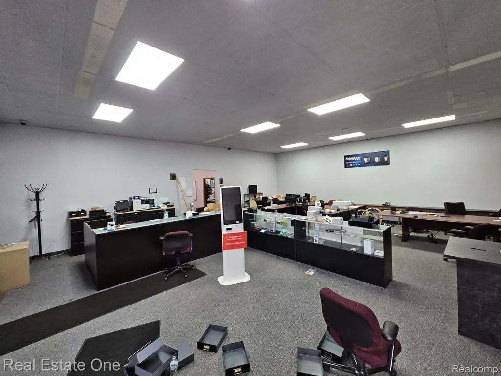 1586 Fort Street Lincoln Park City MI 48146
