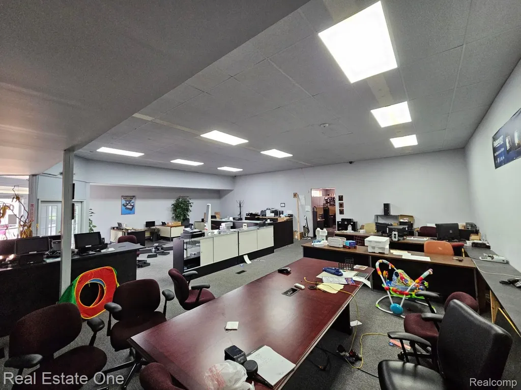 1586 Fort Street Lincoln Park City MI 48146