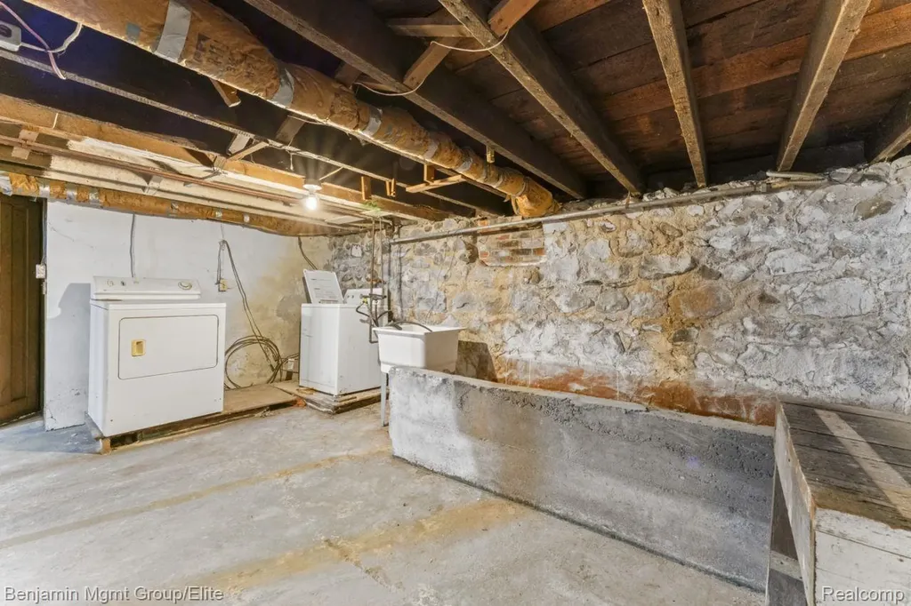 532 Fox Street Lapeer City MI 48446