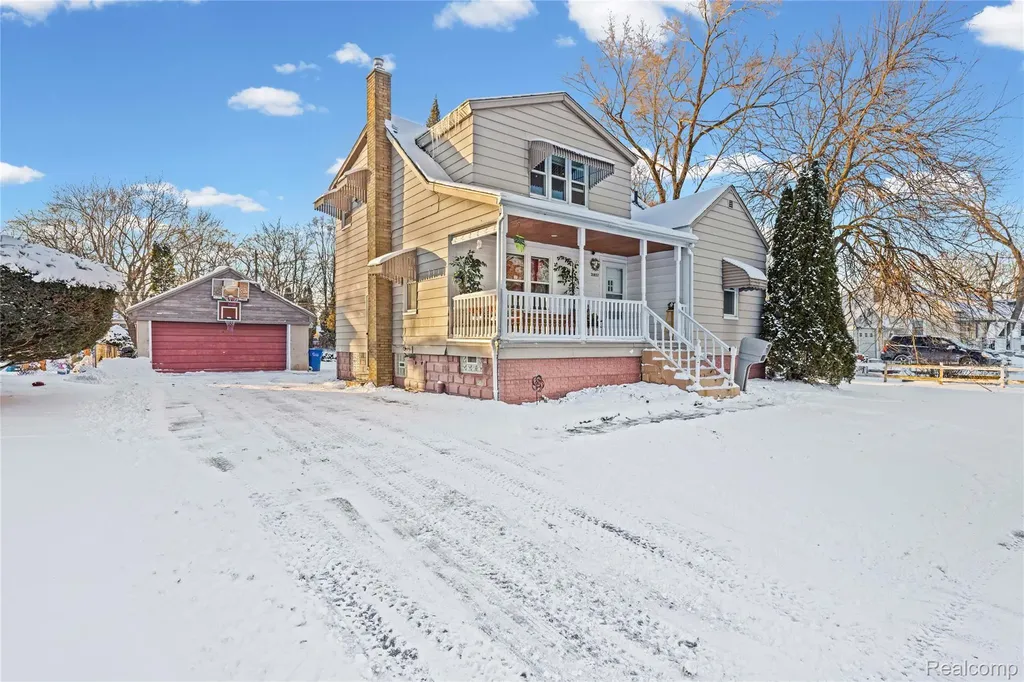 21857 Le Fever Avenue Warren City MI 48091