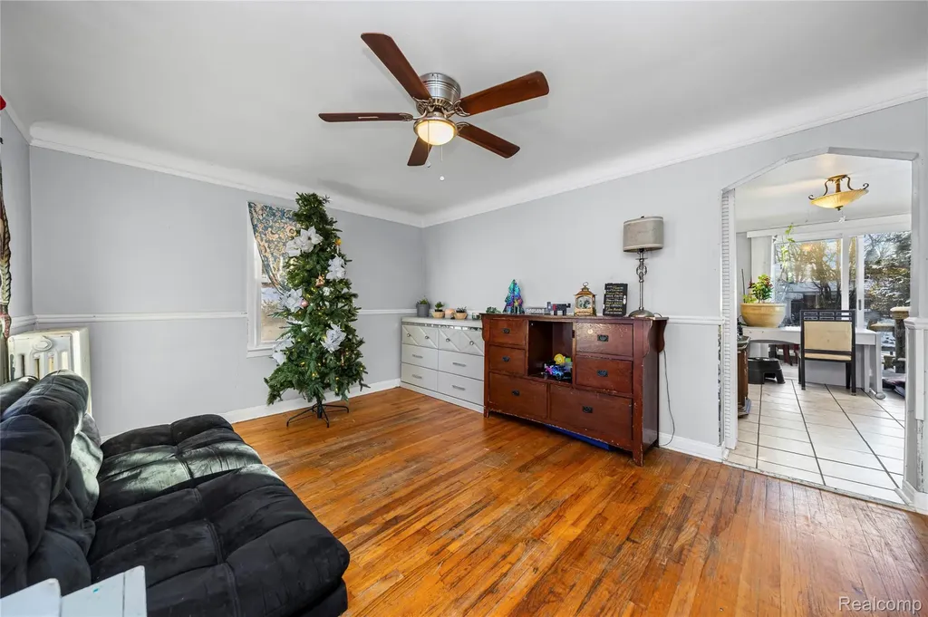 21857 Le Fever Avenue Warren City MI 48091