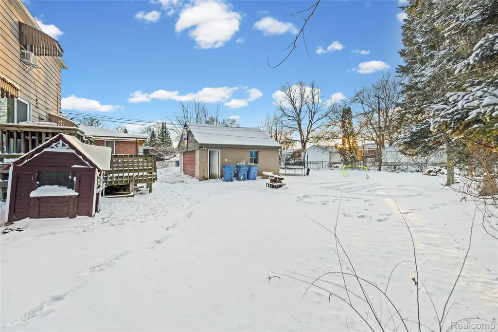 21857 Le Fever Avenue Warren City MI 48091