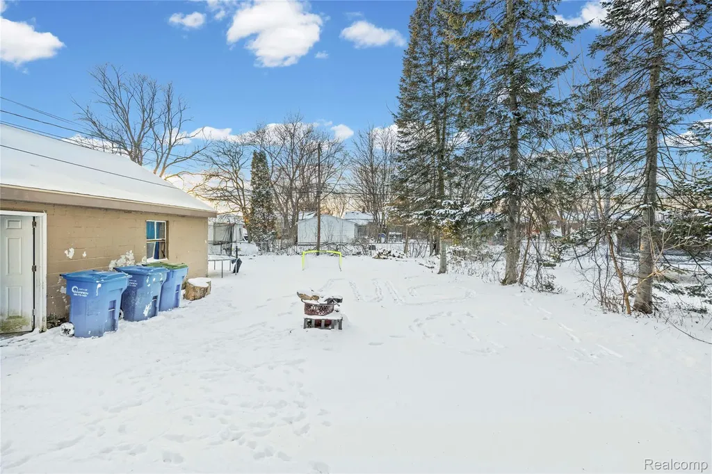 21857 Le Fever Avenue Warren City MI 48091