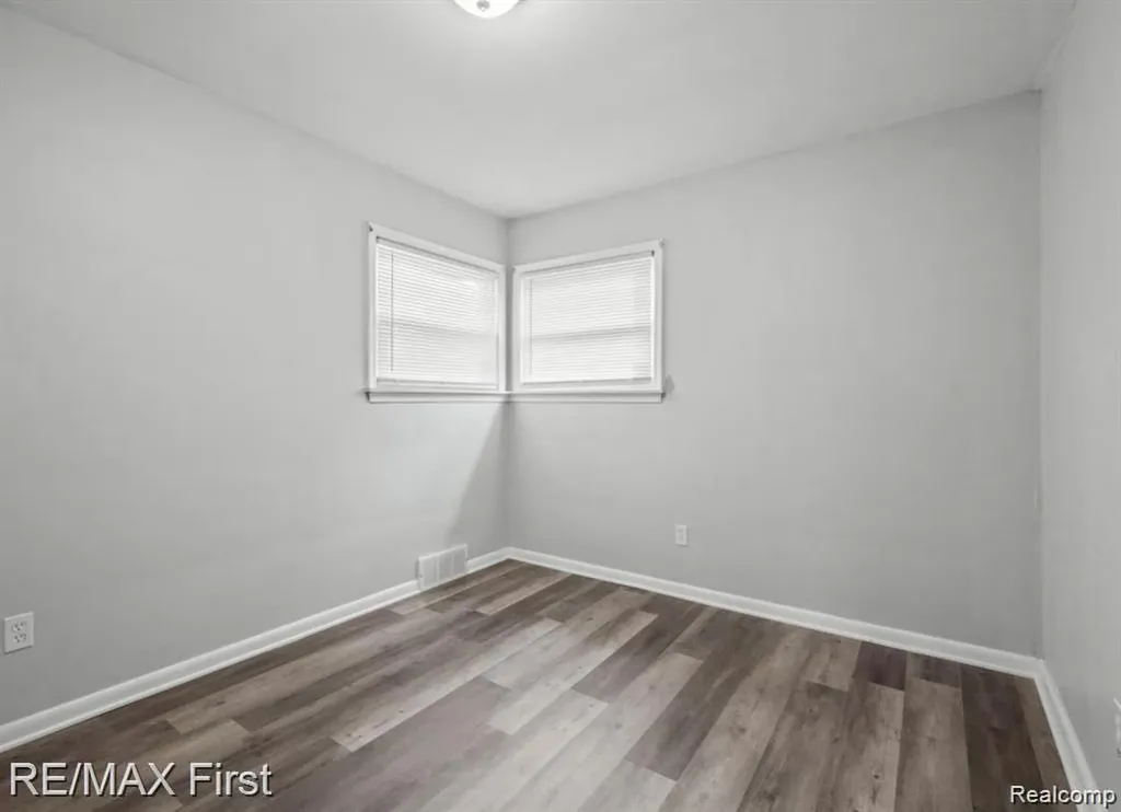 87 E Pleasant Street River Rouge City MI 48218