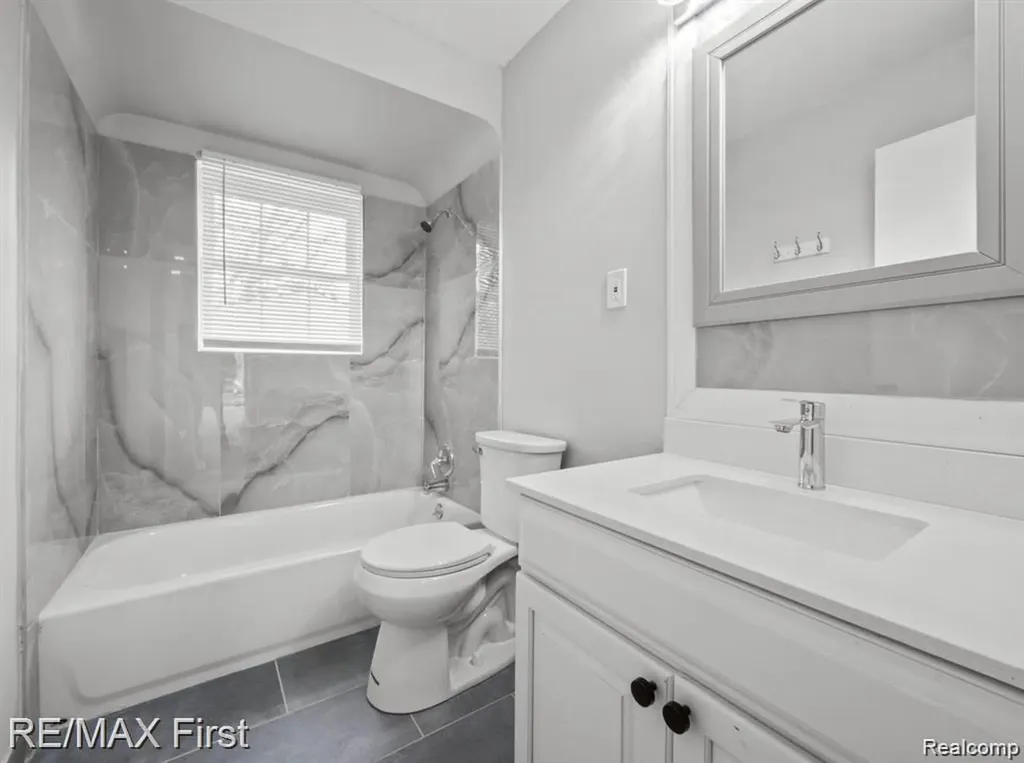 87 E Pleasant Street River Rouge City MI 48218