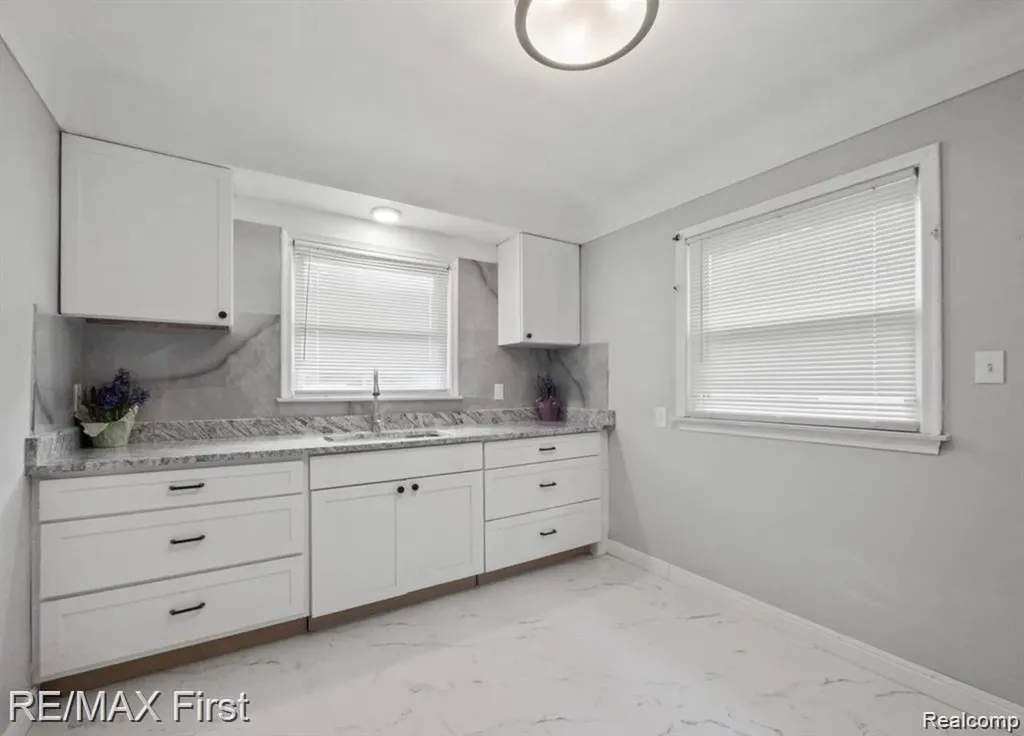 87 E Pleasant Street River Rouge City MI 48218