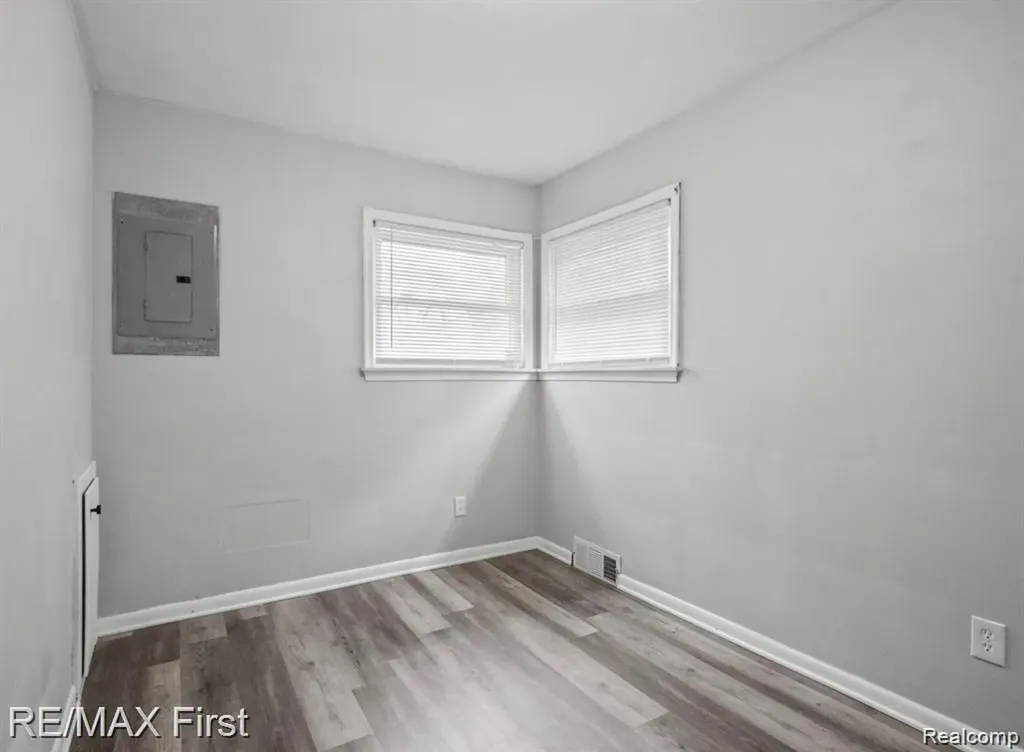 87 E Pleasant Street River Rouge City MI 48218