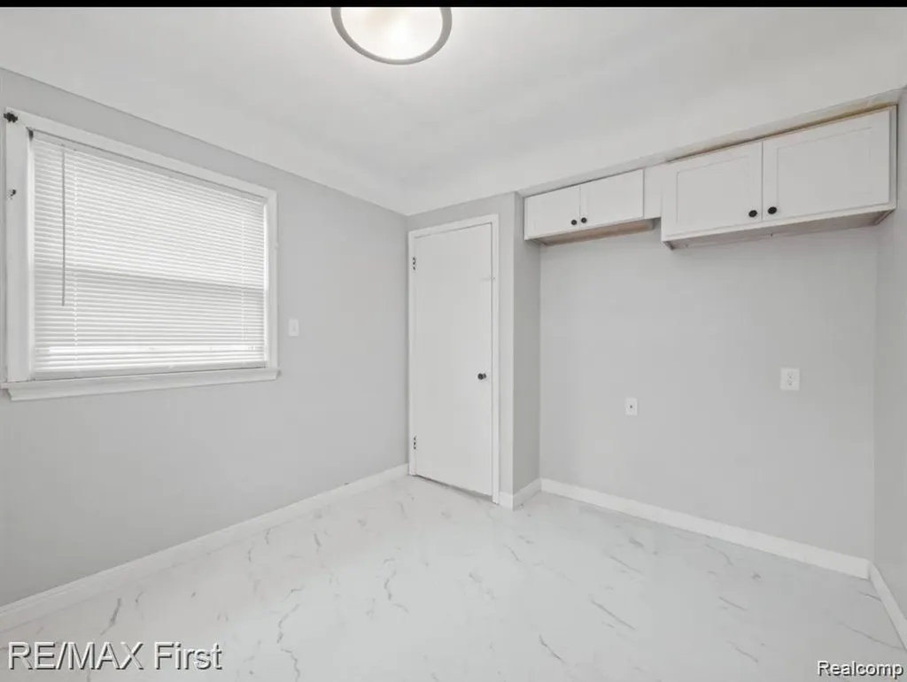 87 E Pleasant Street River Rouge City MI 48218
