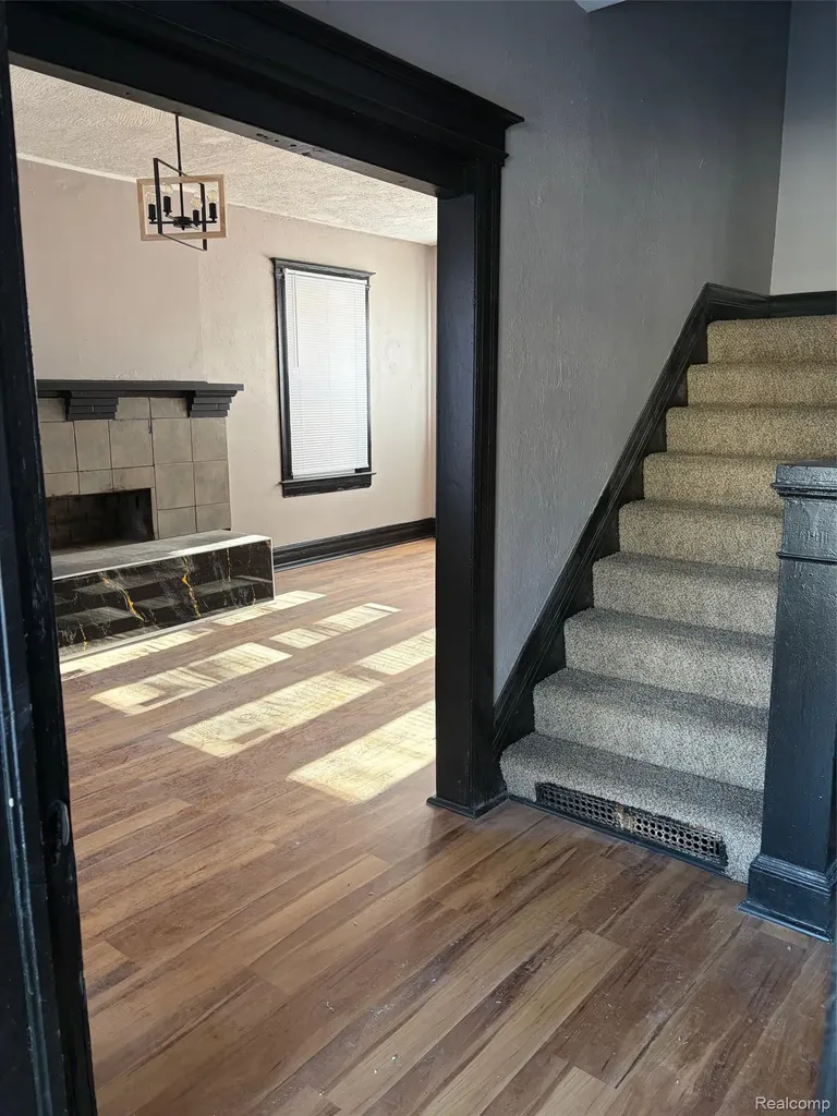 909 Burlingame Street Detroit City MI 48202