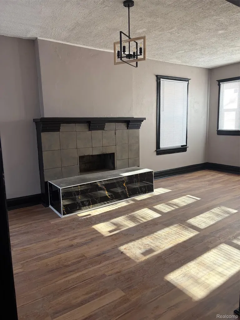 909 Burlingame Street Detroit City MI 48202