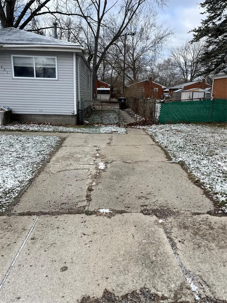 19461 Inkster Road Livonia City MI 48152