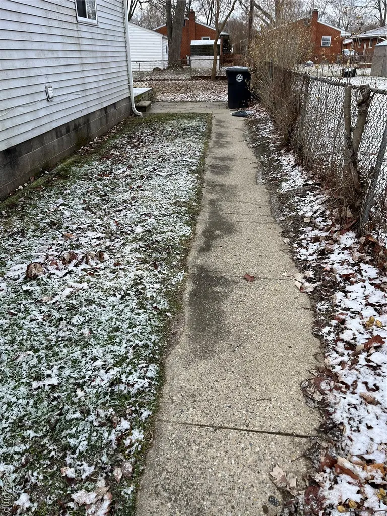 19461 Inkster Road Livonia City MI 48152