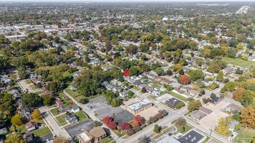 22105 Ridgeway Street St. Clair Shores City MI 48080