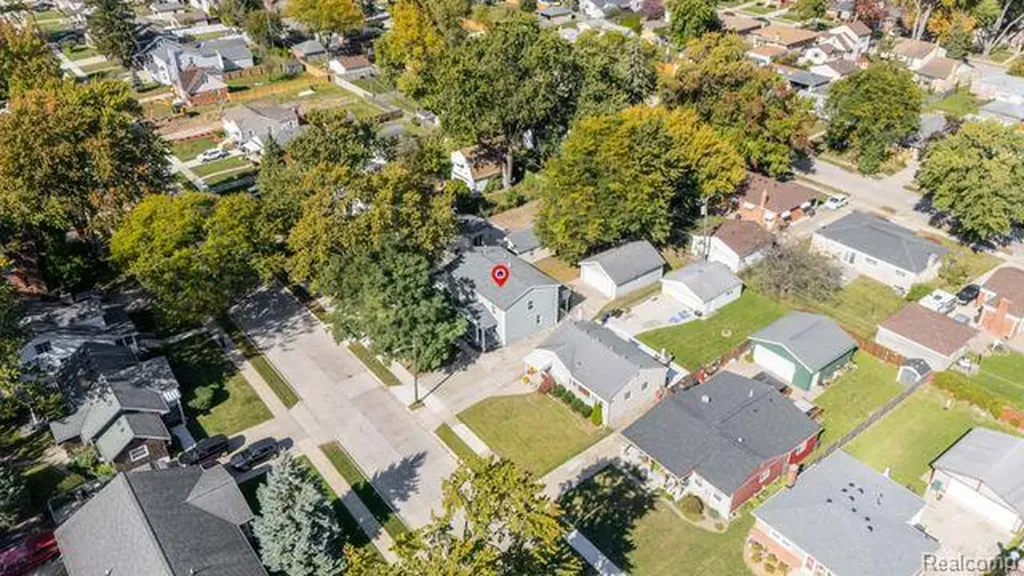 22105 Ridgeway Street St. Clair Shores City MI 48080