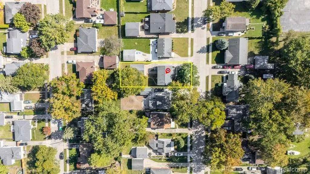 22105 Ridgeway Street St. Clair Shores City MI 48080