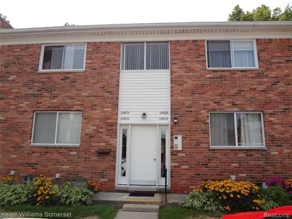29626 Hoover Road Warren City MI 48093