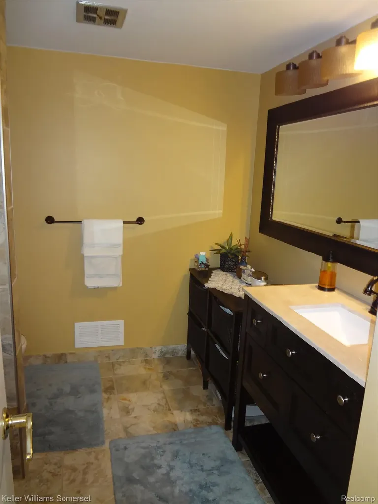 29626 Hoover Road Warren City MI 48093