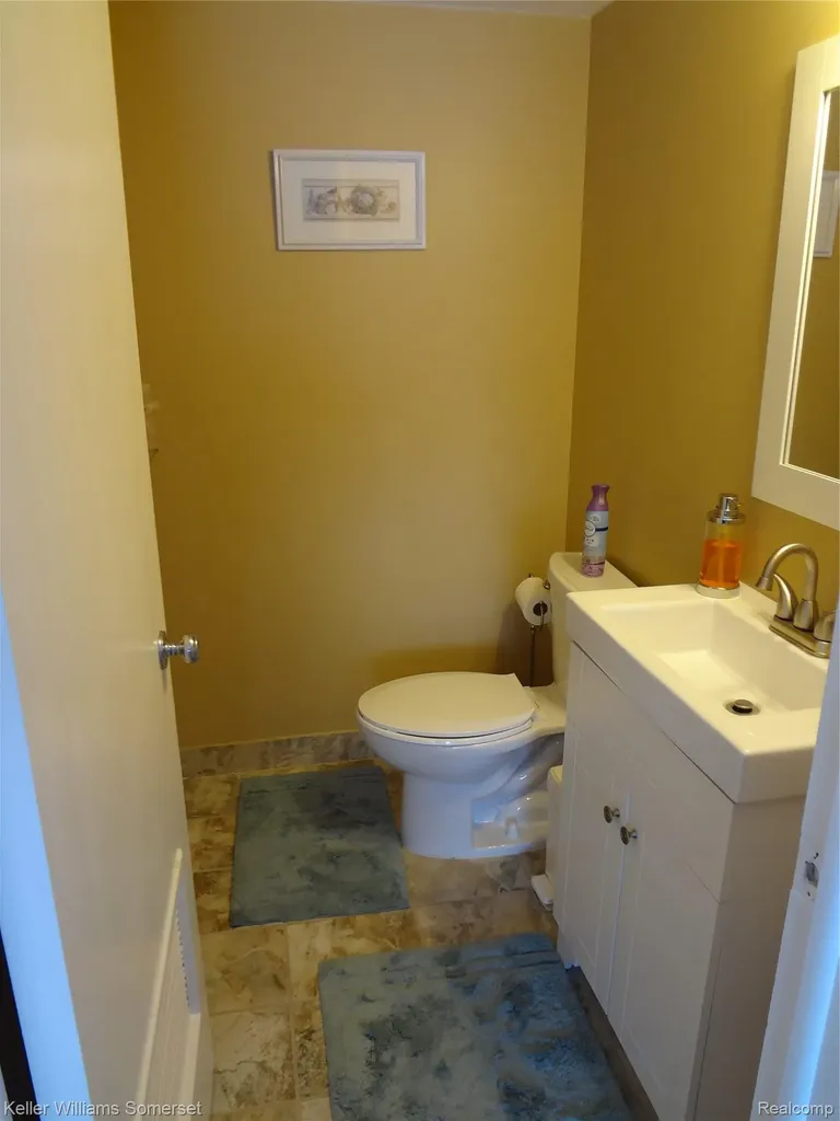 29626 Hoover Road Warren City MI 48093