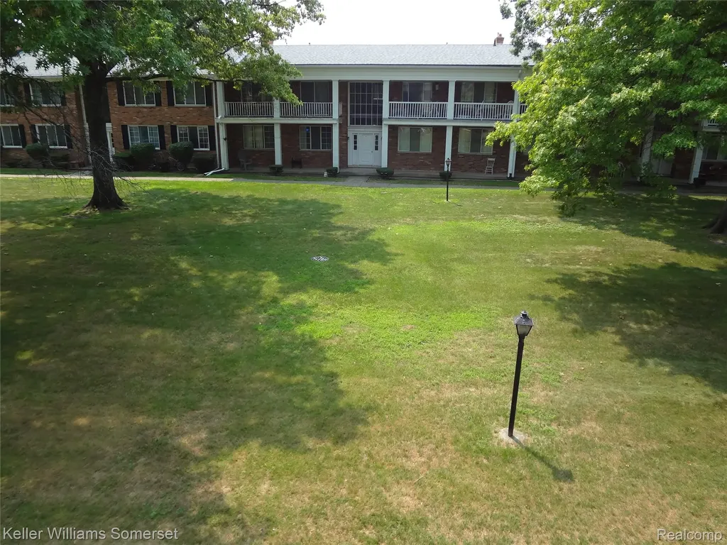 29626 Hoover Road Warren City MI 48093