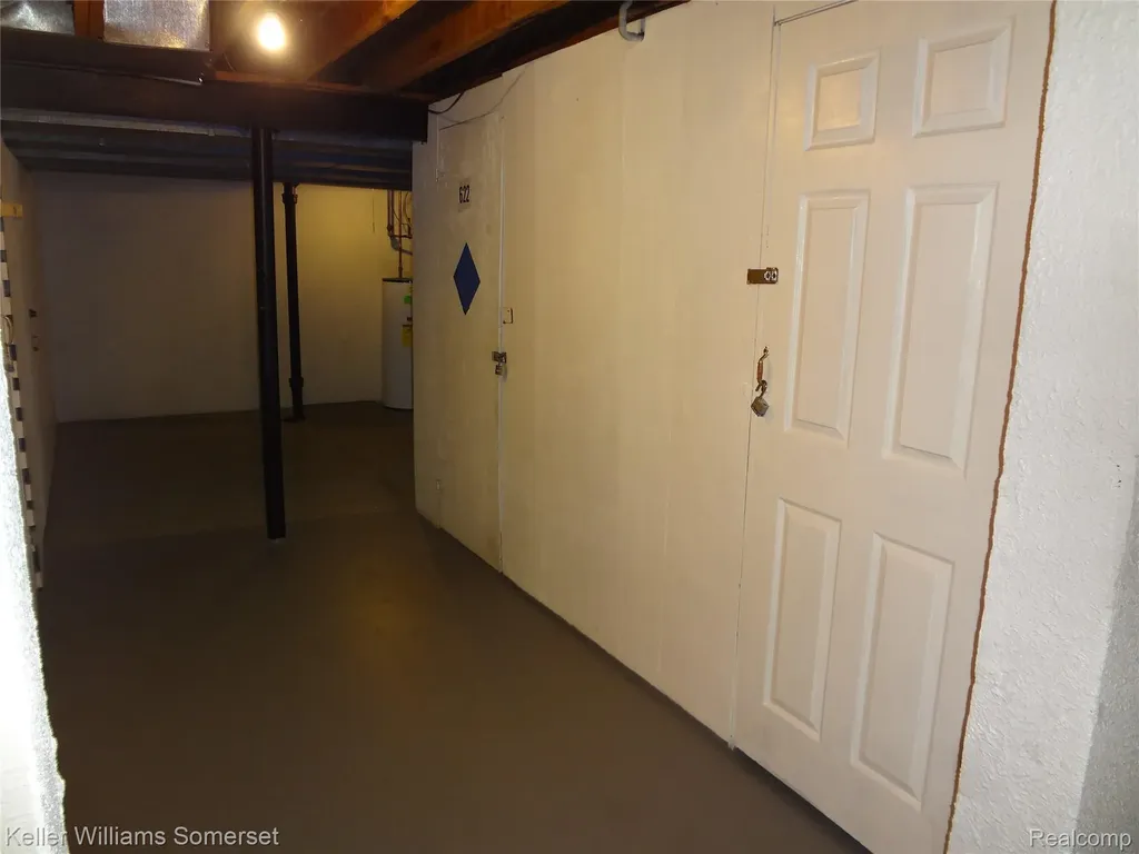 29626 Hoover Road Warren City MI 48093