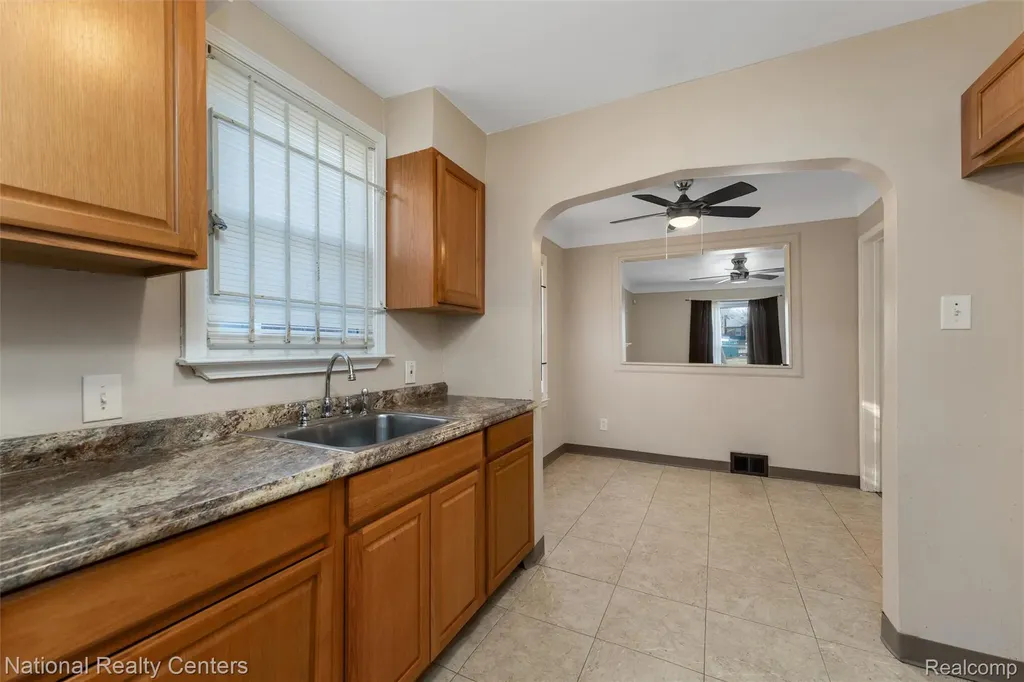 5525 Cadieux Road Detroit City MI 48224