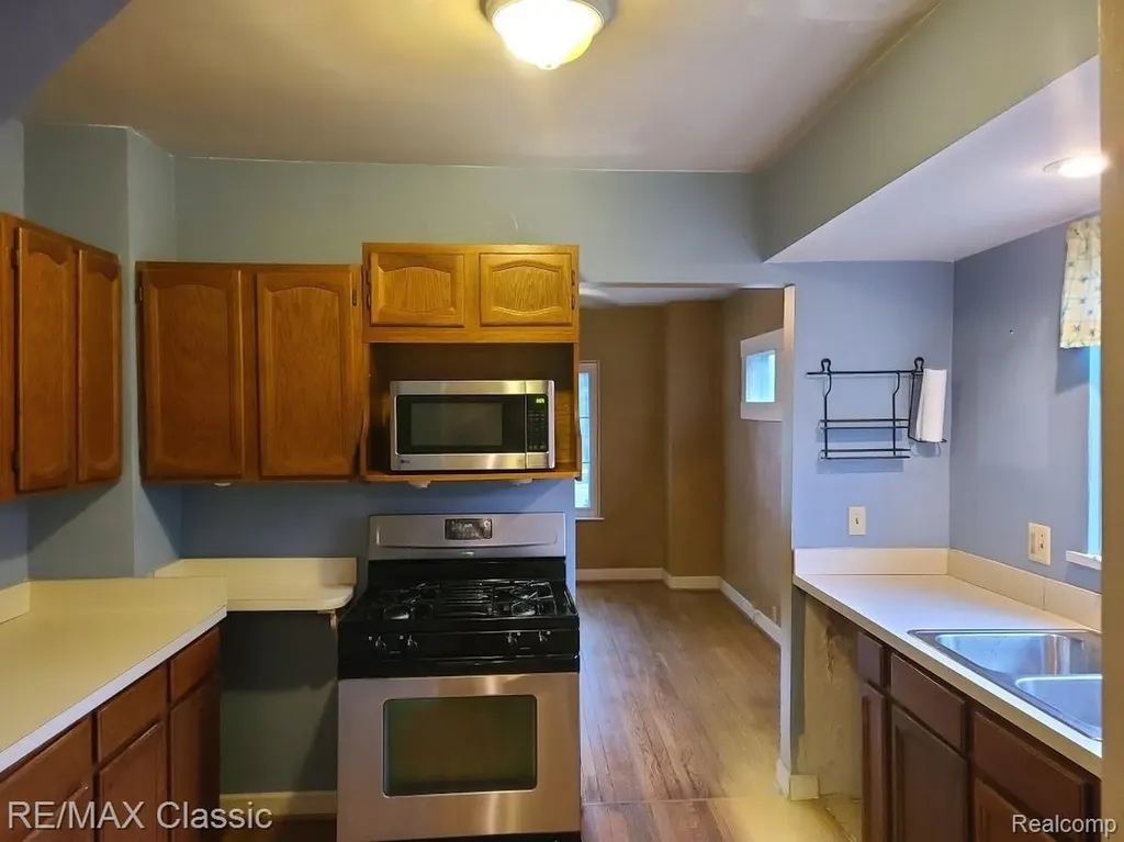 304 Baker Street Royal Oak City MI 48067