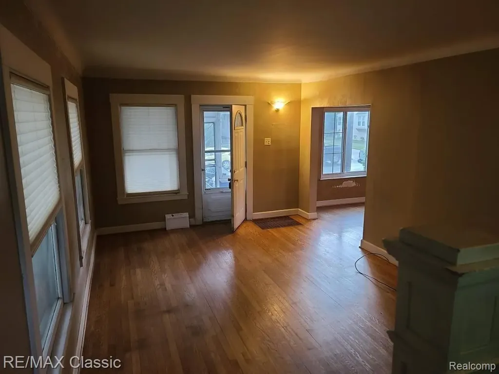 304 Baker Street Royal Oak City MI 48067