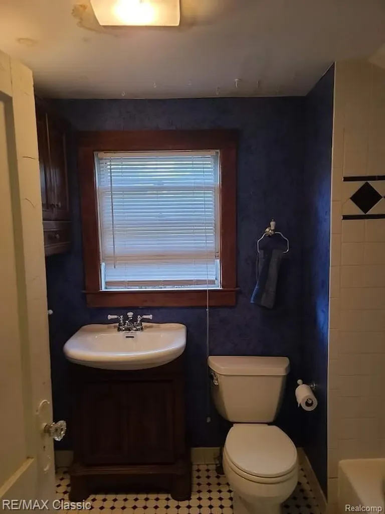 304 Baker Street Royal Oak City MI 48067