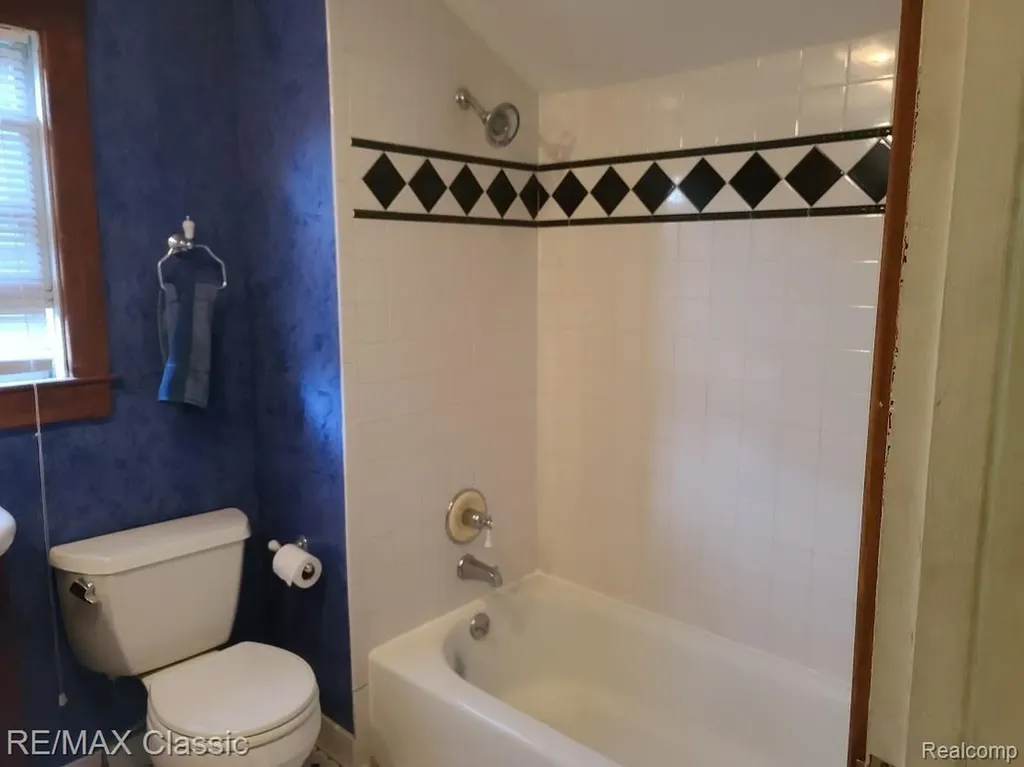 304 Baker Street Royal Oak City MI 48067
